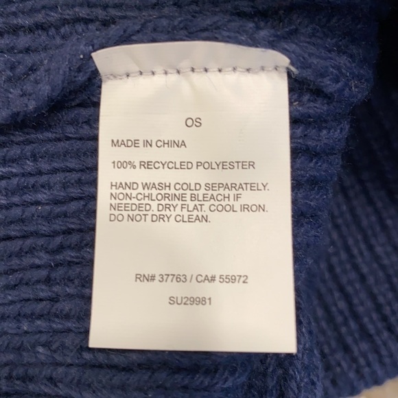 - Hat beanie PGA Tour navy ribbed beanie. New with tags. Can wear cuffed.
C - Picture 3 of 4